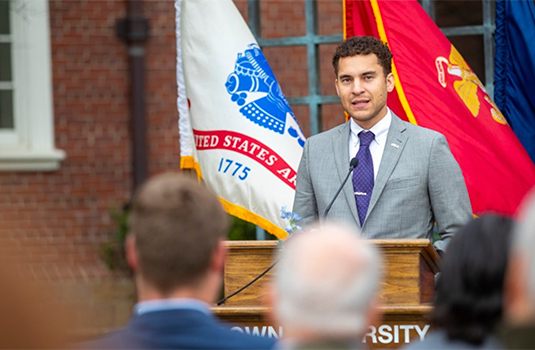 U.S. Navy veteran Terren Wise ’26 delivers speech at podium.